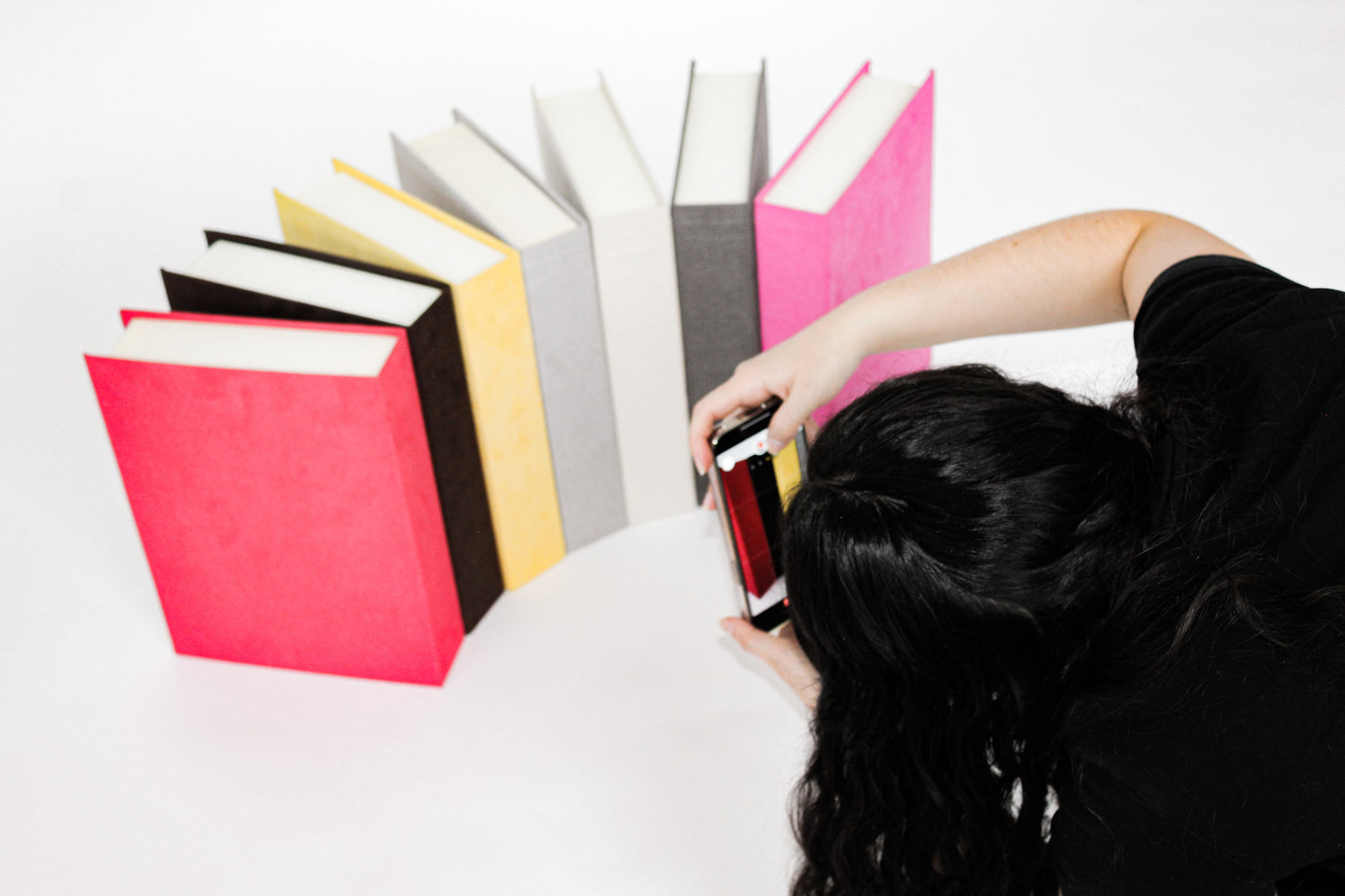 Par de Libros Decorativos color Amarillo con cierre imantado